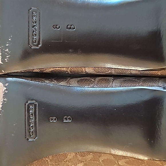 🎁Coach Vintage Logo Pumps Heels, NOT OUTLET🎁 - Picture 5 of 7